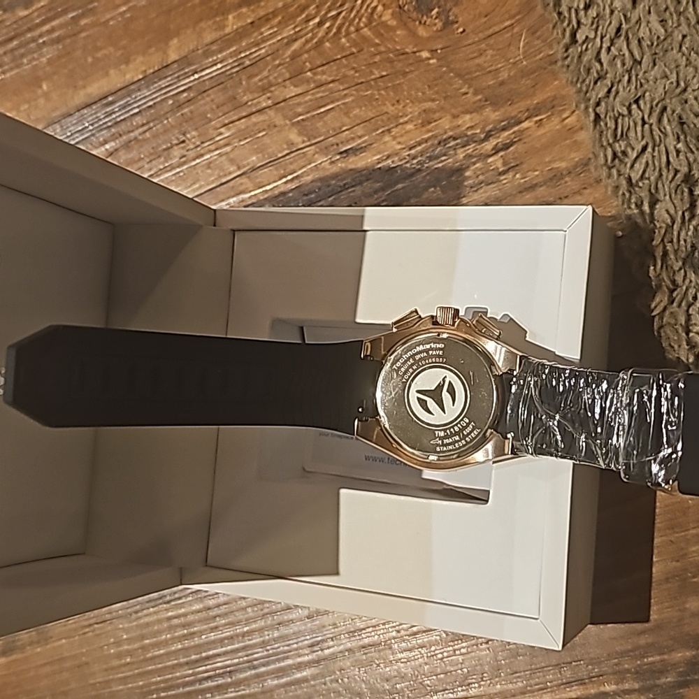 TechnoMarine Women's Rose gold watch - Picture 14 of 17